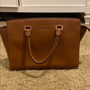 Michael Kors tan purse
